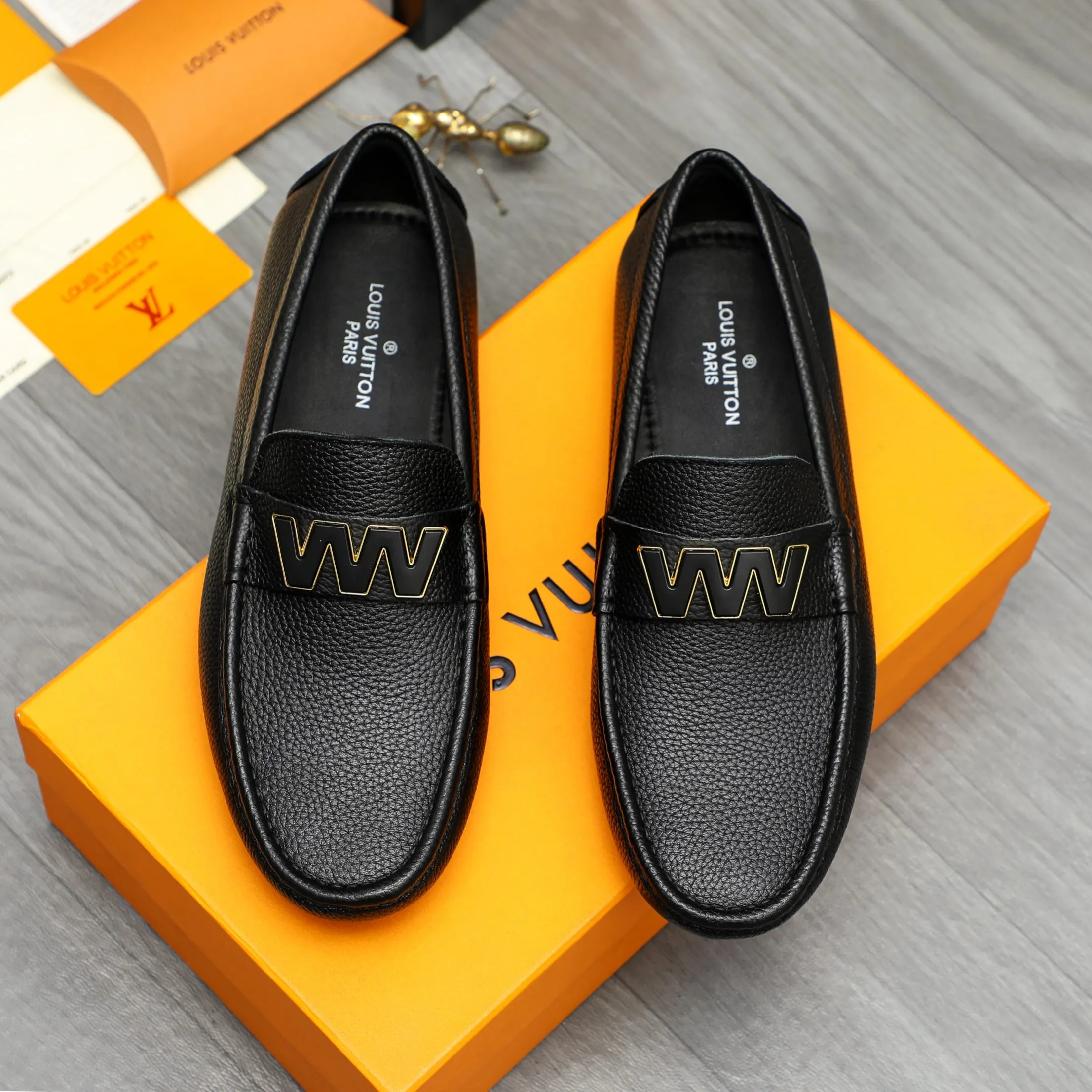 Men's shoes 💰420 Product trademark: LV "Louis Vuitton" casual slip-on shoes Regular size: 38-46 (45.46 custom-made, non-returnable) Product materials: Selected pebbled cowhide upper, sheepskin lining, original rubber outsole